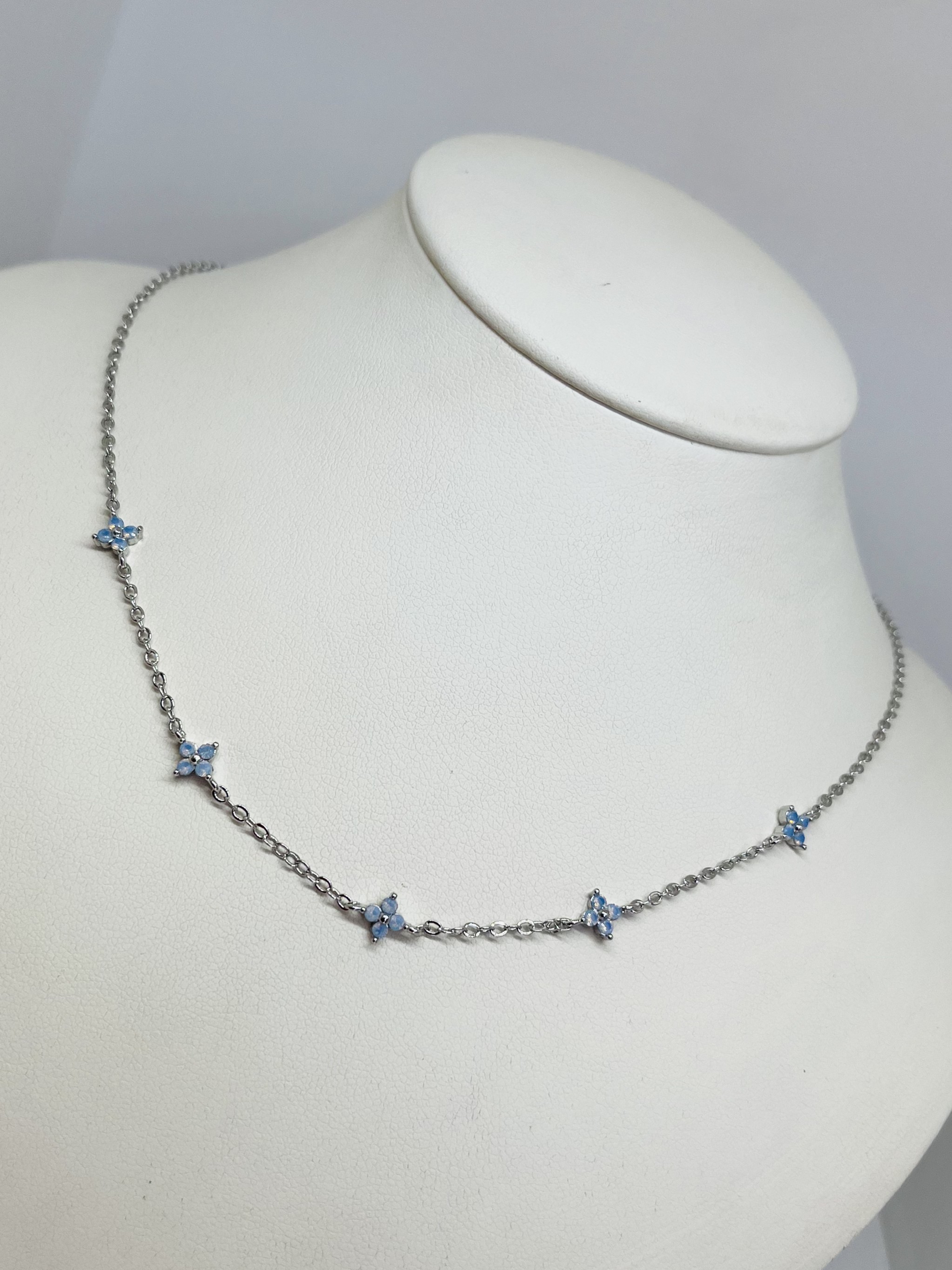 Choker plateado c/ flor celeste