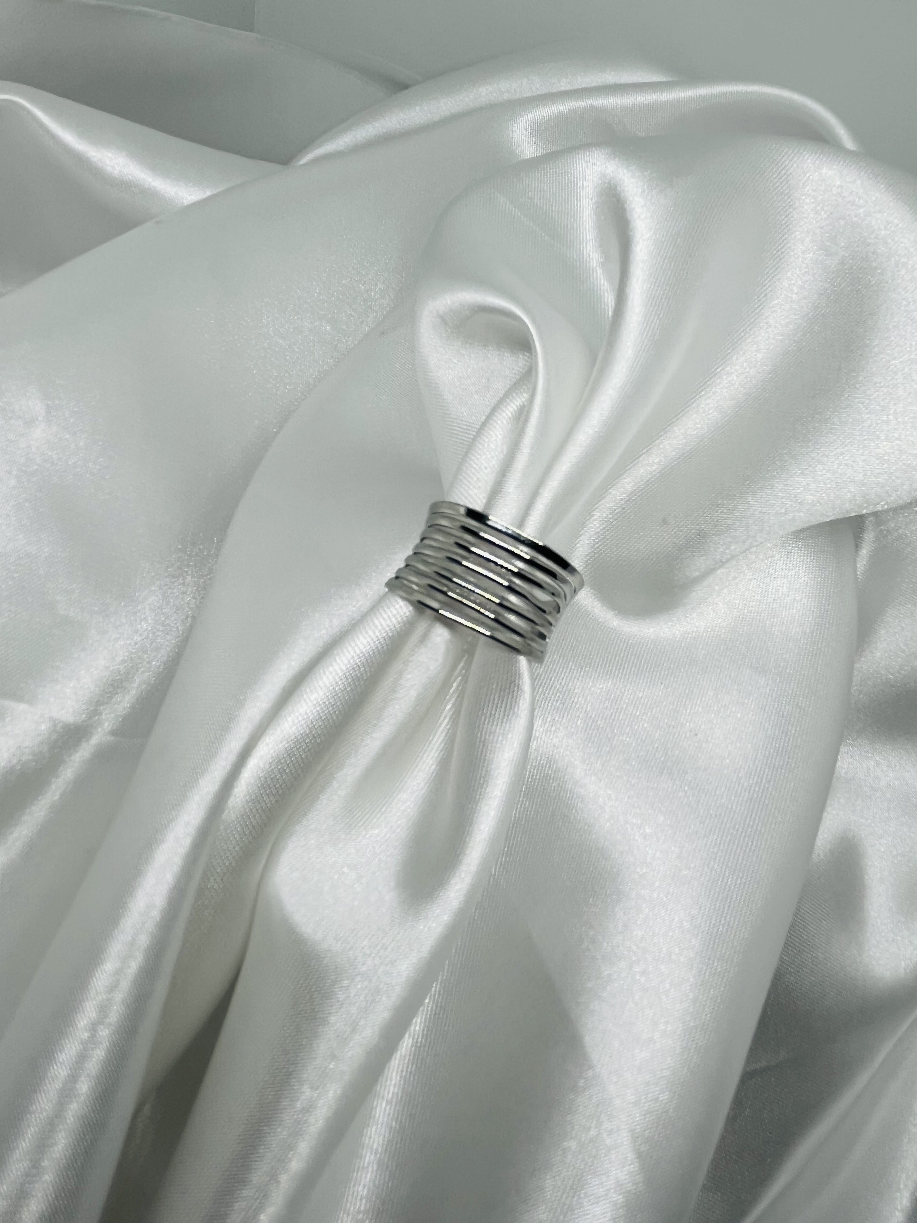 anillo lineas plateado