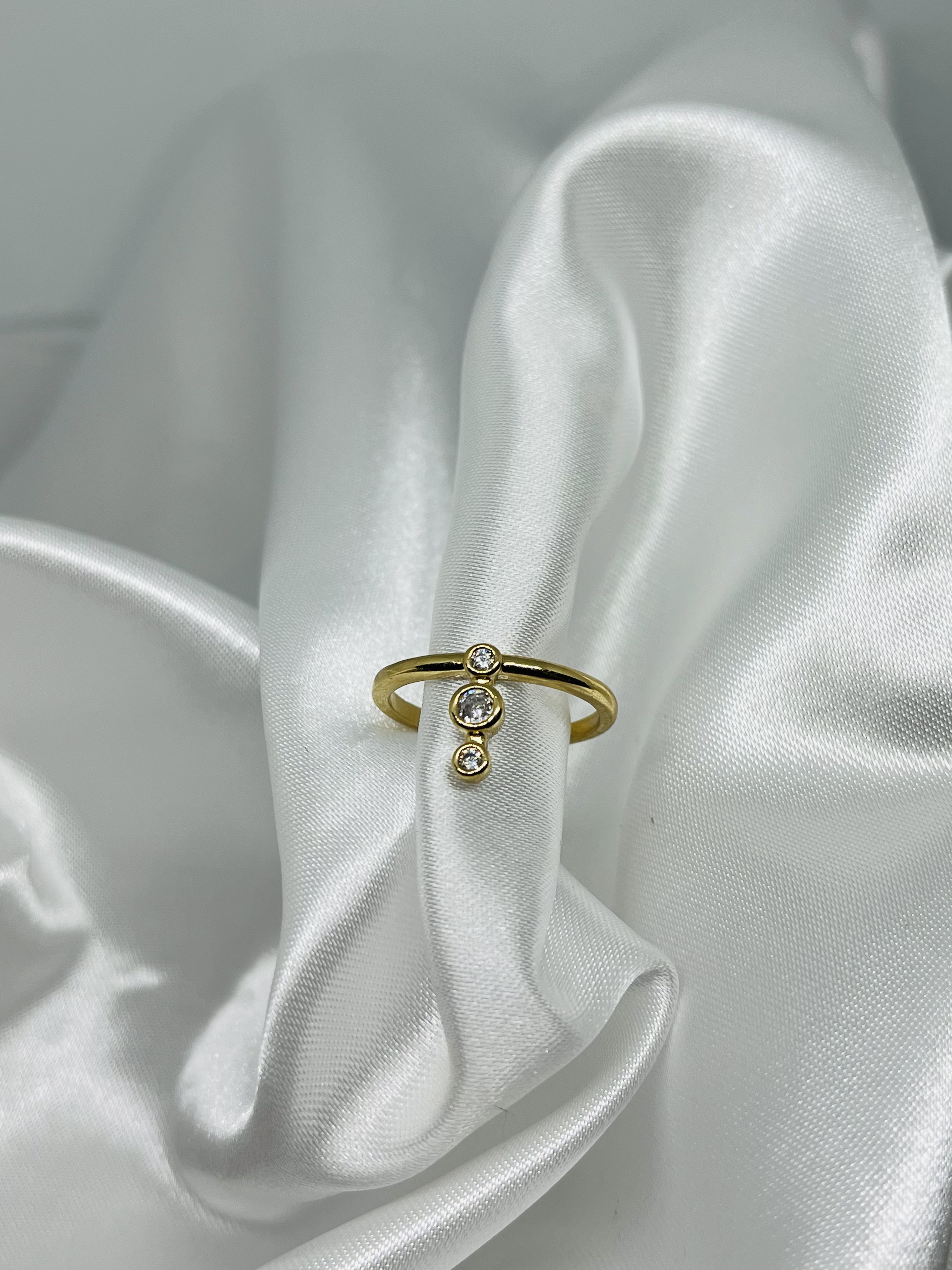 anillo 3 zirconias