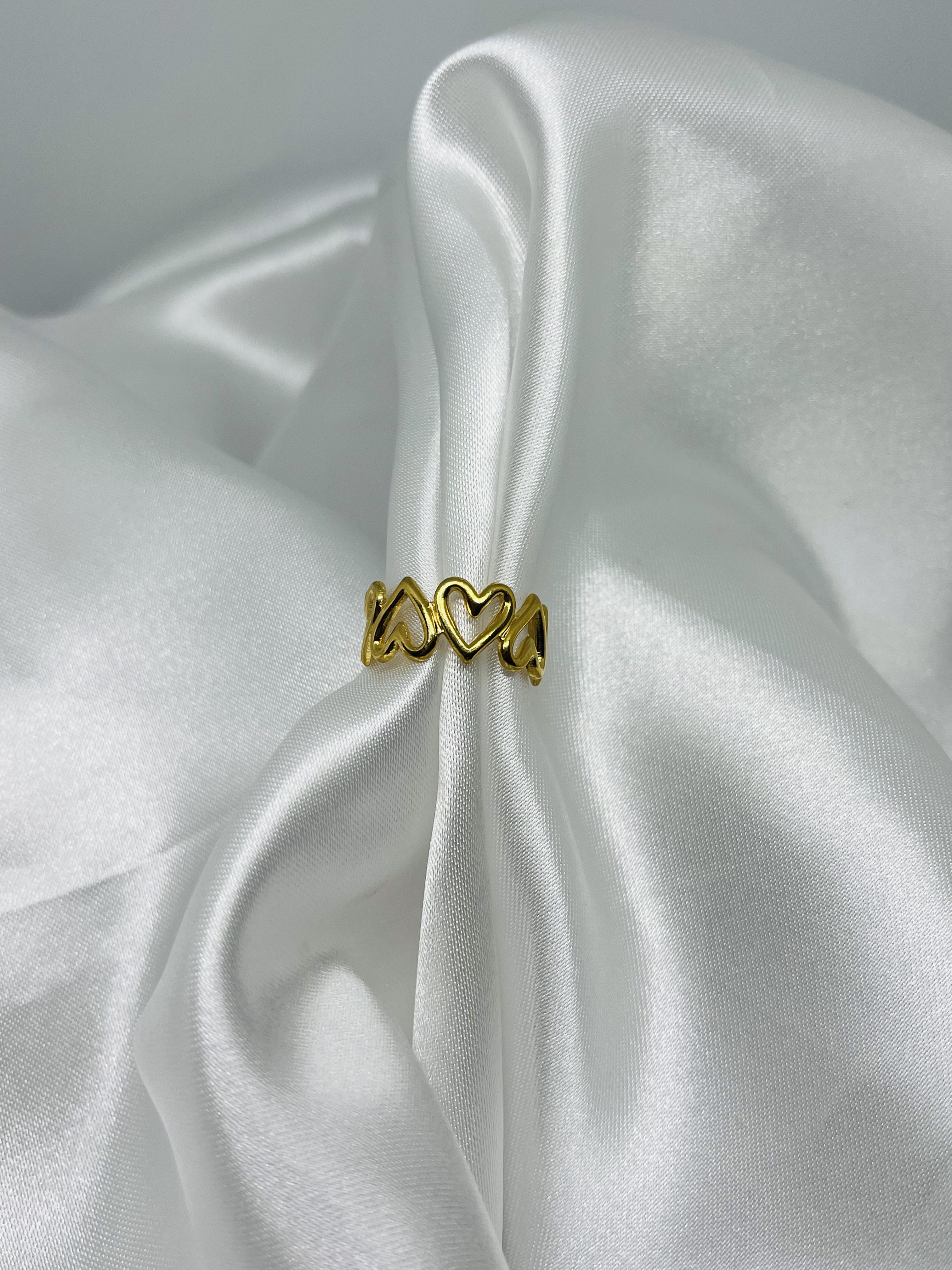 anillo corazones huecos