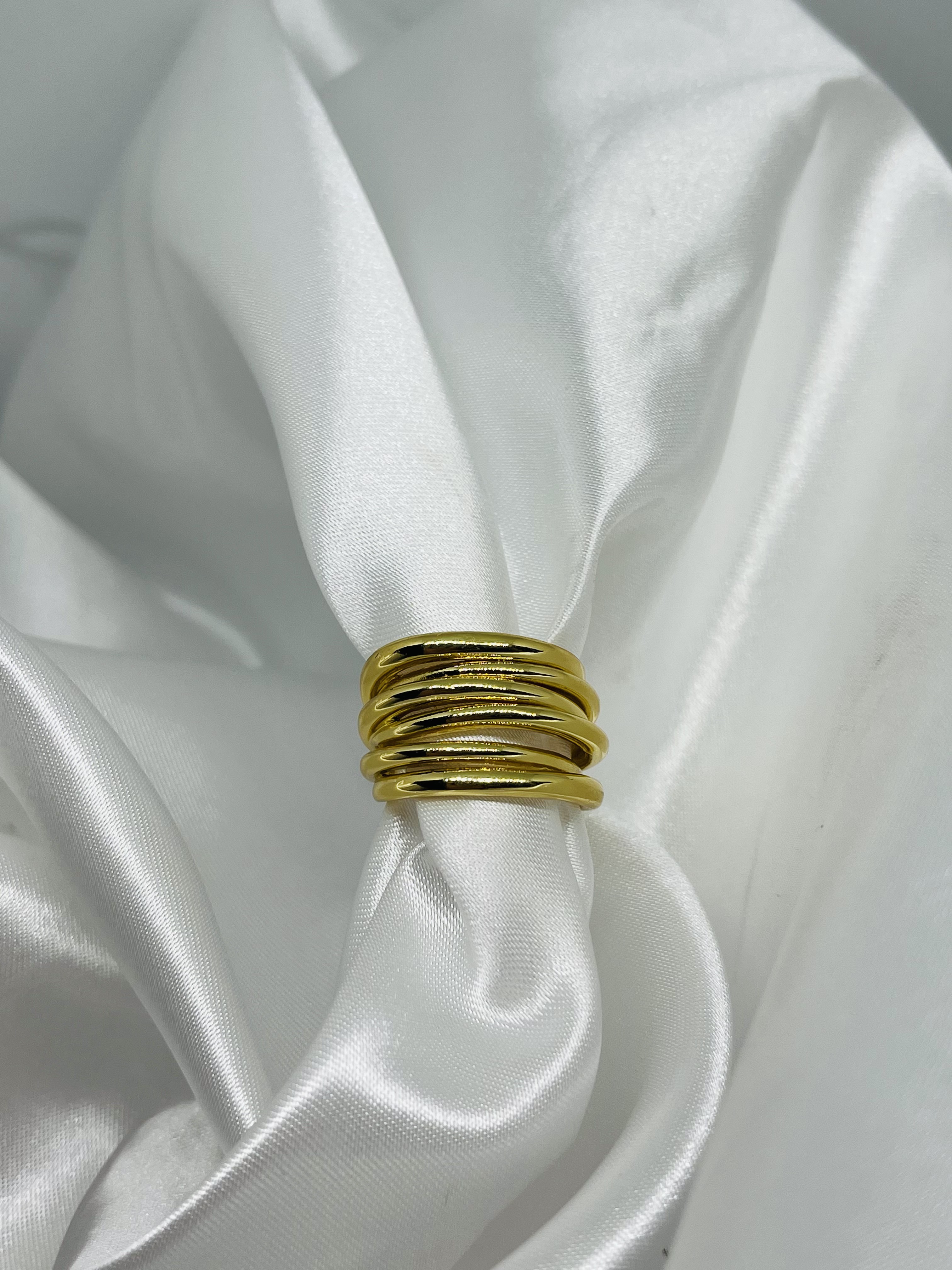 anillo lineas dorado