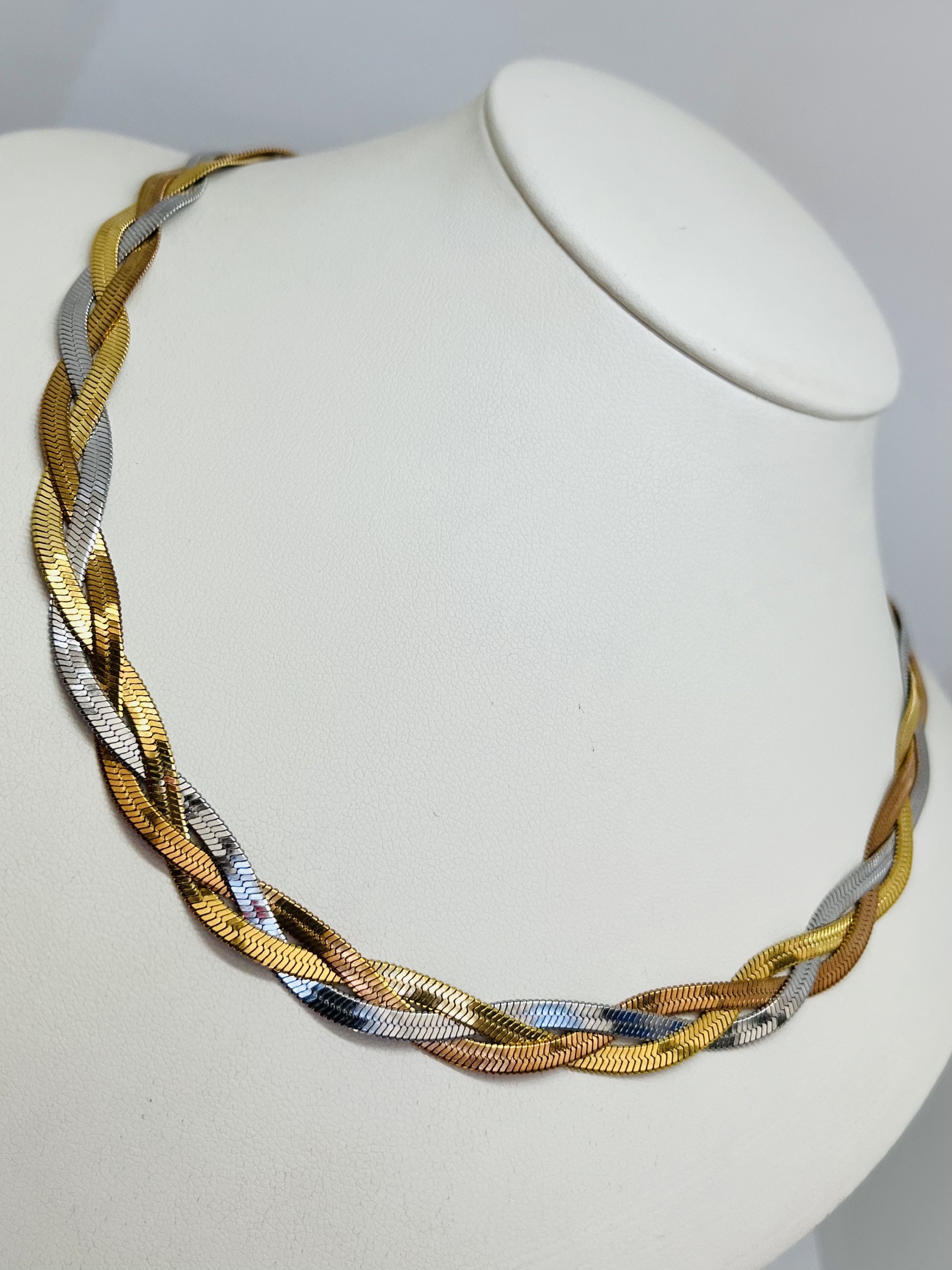 Choker de cadena planchada de tres tonos