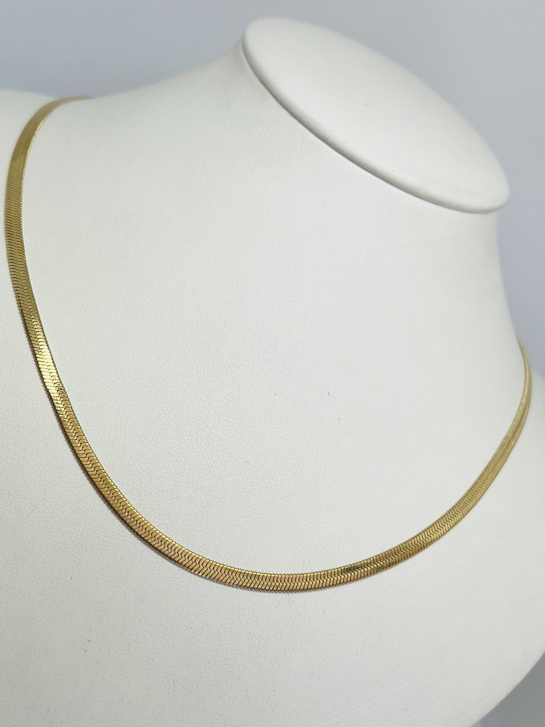 Cadena planchada dorada