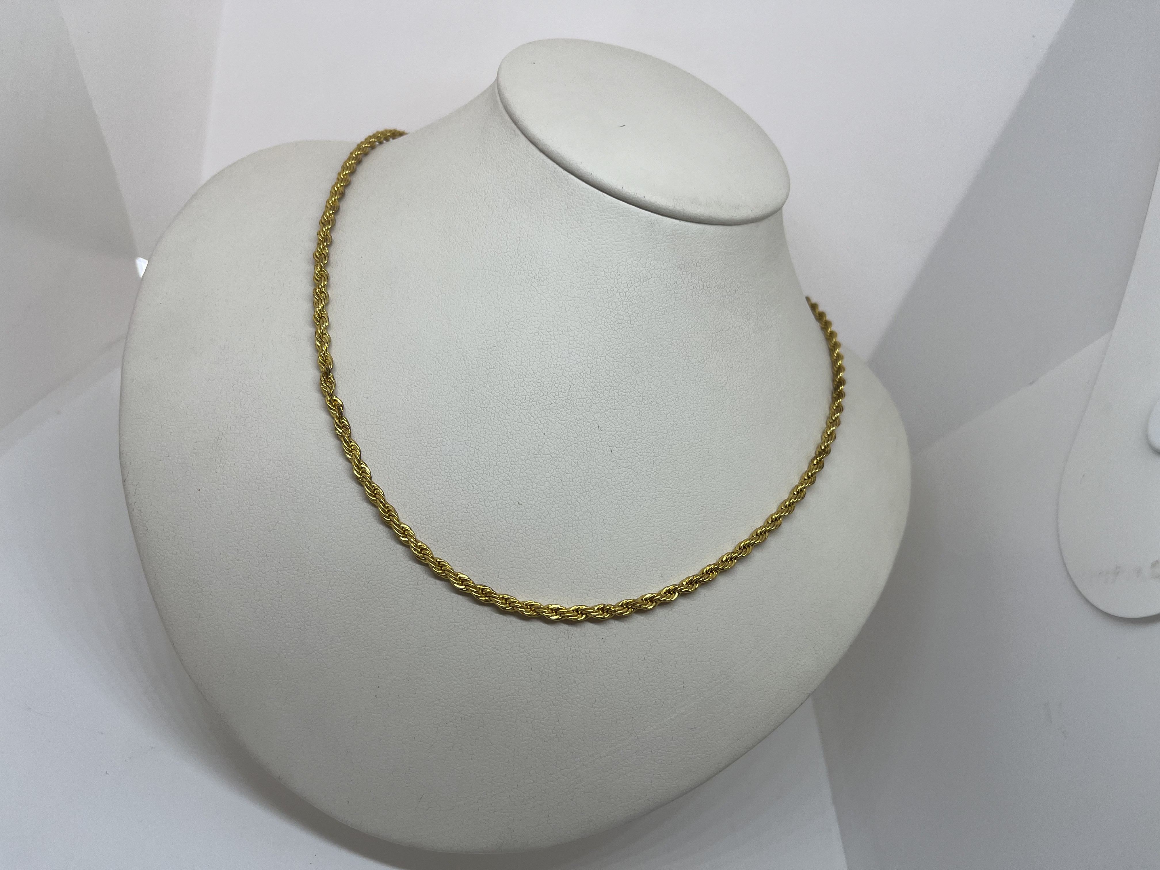 Cadena torcida delgada