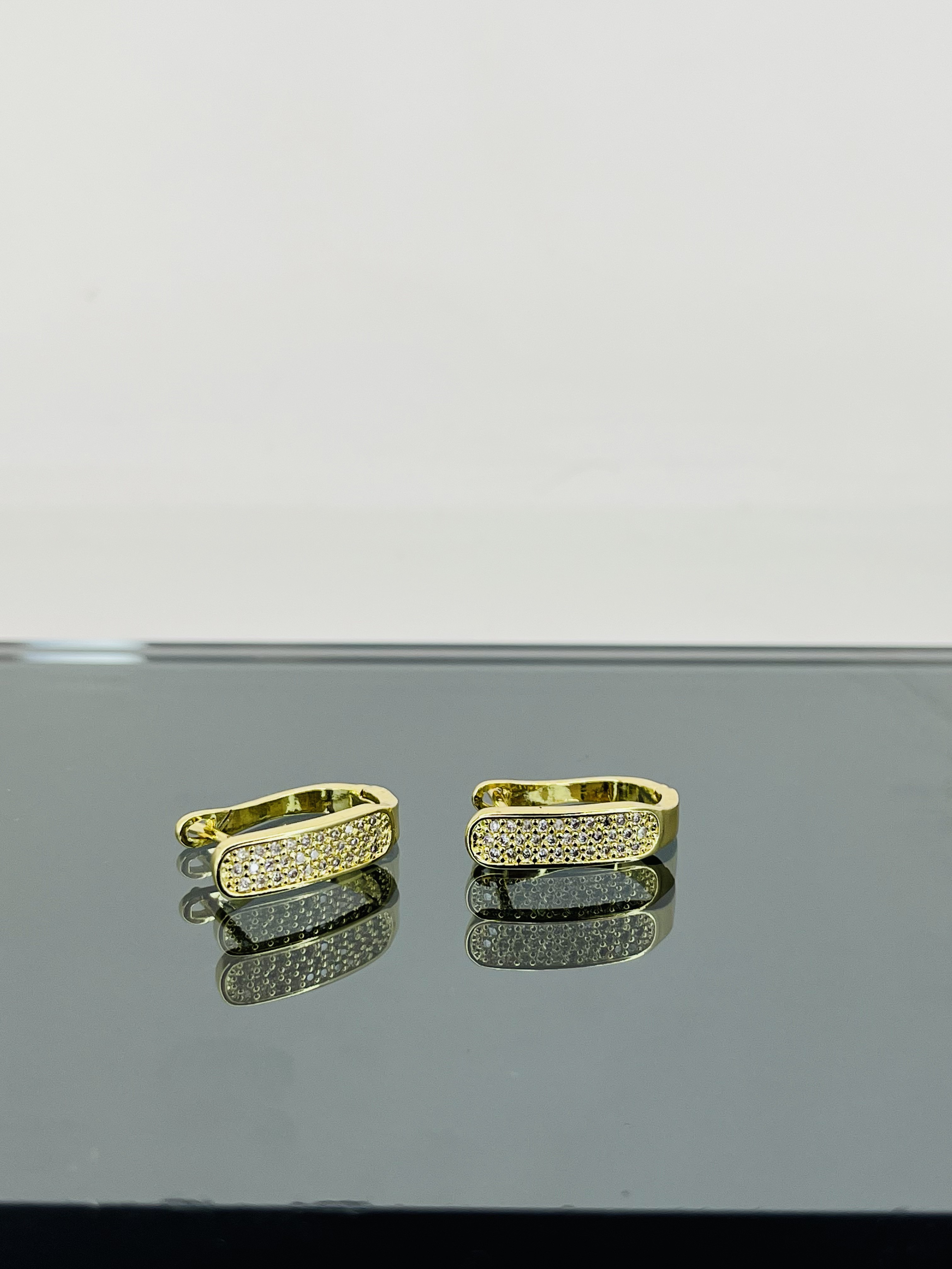 huggie cuadrados c/zirconias